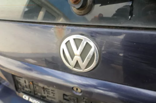 VW Passat 3B Kombi Variant Heckklappe Klappe hinten mit Scheibe blau LN5Y (178582)