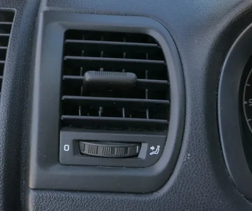 Skoda Fabia Roomster 5J Lüftungsdüse Düse Lüftung vorne linls 5J0819701M