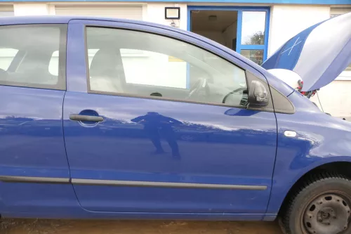 VW Fox 5Z Tür vorne rechts Beifahrertür blau LL5M - ohne Anbauteile (178780)