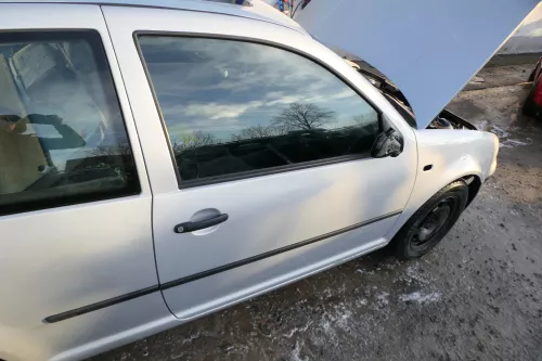 VW Golf 4 Tür vorne rechts Beifahrertür 2/3-Türer silber grau LB7Z ohnAnbauteile (178830)