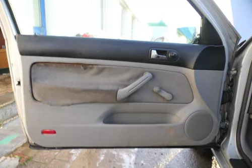 1x VW Golf 4 Türverkleidung Verkleidung Tür vorne links grau 2/3-Türer  (178834)
