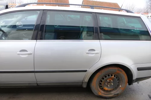 VW Passat 3B 3BG 3B6 Kombi Variant Tür hinten links silber LA7W reflexsilber 