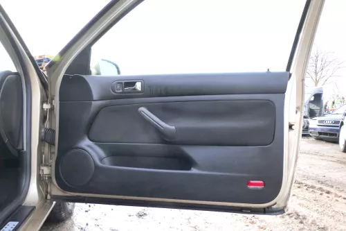 1x VW Golf 4 Türverkleidung Verkleidung Tür vorne rechts schwarz 2/3-Türer (179439)