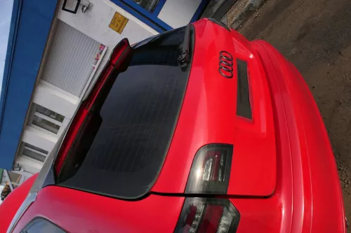 Audi A3 8P 4/5-Türer Heckklappe Klappe hinten rot LY3J Spoiler Scheibe (179495)