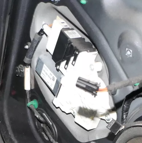 VW Jetta 1K ektrischer Fensterheber Motor hinten rechts 1K5839402B