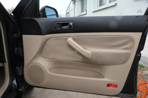 1x Golf 4 Bora Türverkleidung Verkleidung Tür vorne rechts 4/5-Türer hellbeige (179984)