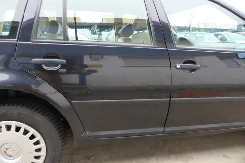 VW Golf 4 Bora Tür hinten rechts nur Kombi / Variant schwarz LC9Z -ohne Anbautei