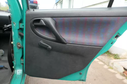 1x Polo 6N Türverkleidung Verkleidung Tür hinten rechts 4/5-Türer schwarz Griff (180045)