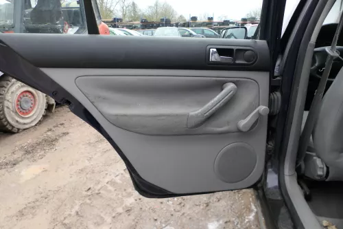 1x VW Golf 4 1J Limousine Türverkleidung Verkleidung Tür hinten links Griff Öffn (180060)