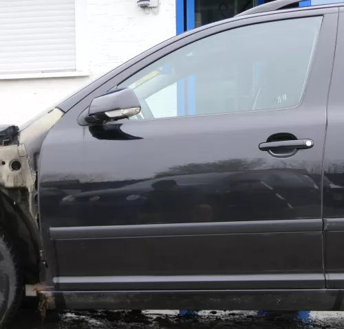 Skoda Octavia 1Z Kombi+Limo Tür vorne links Fahrertür schwarz LF9R OHNEAnbauteil (180158)
