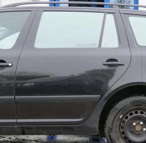 Skoda Octavia 1Z Kombi Tür hinten links schwarz LF9R (ohneAnbauteile)