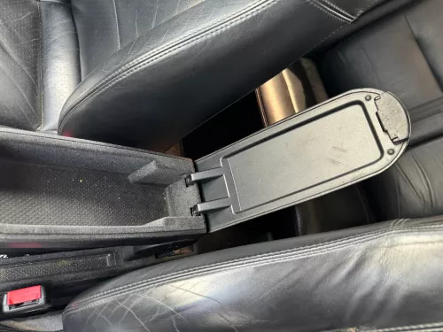 VW Passat 3B Mittelarmlehne Armlehne Lehne Mitte Original schwarz Leder (180375)