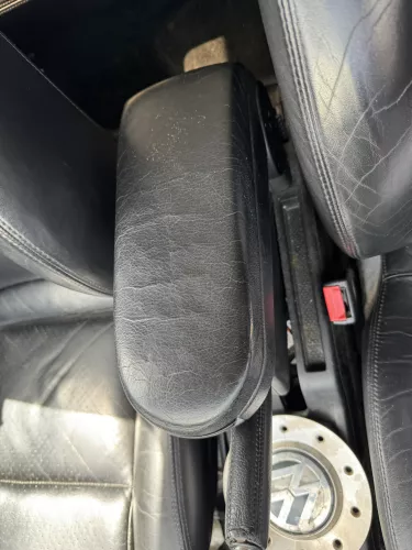 VW Passat 3B Mittelarmlehne Armlehne Lehne Mitte Original schwarz Leder (180375)