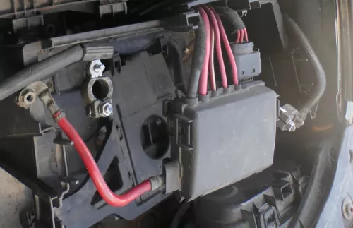 VW Golf 4 Bora A3 Sicherungskasten Sicherungsdose Abdeckung Batterie Sicherung 5 (180435)