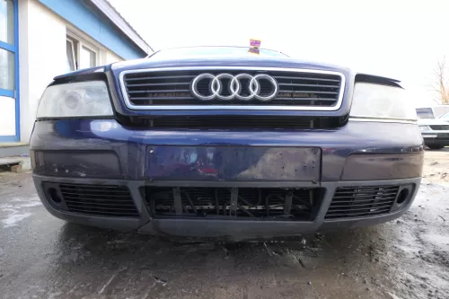 Audi A6 4B Frontstoßstange Stoßstange vorn vorne Stoßfänger blau LZ5T - RISS ! (180524)