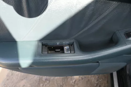 1x Audi A6 4B Türverkleidung Verkleidung Tür hinten links Leder grün lago (180529)