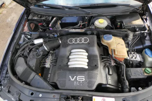 A4 B5 A6 Klimaleitung Kältemittelschlauch 6 Zylinder V6 Motor Klima 8D0260701AE  (180547)