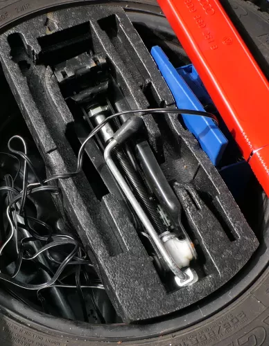 VW Golf 6 7  Plus Bordwerkzeug Pannenset Wagenheber für ( KEIN Ersatzrad Notrad  (180613)