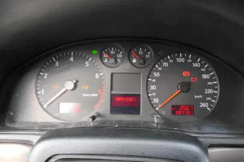 Audi A4 B5 Tachometer Kombiinstrument 287.000 km 8D0920900P Benziner 1.8-2,8 (180703)