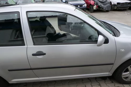 VW Golf 4 Tür vorne rechts Beifahrertür 2/3-Türer LA7W silber grau ohnAnbauteile (180733)