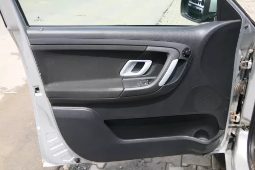 1x Skoda Fabia 5J Stufenheck Türverkleidung Verkleidung Tür vorne links Griff (180765)