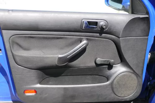 1x Golf 4 Bora Türverkleidung Verkleidung Tür vorne links 4/5-Türer Griff schwa