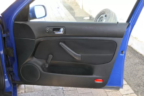 1x Golf 4 Bora Türverkleidung Verkleidung Tür vorne rechts 4/5-Türer schwarz (180844)