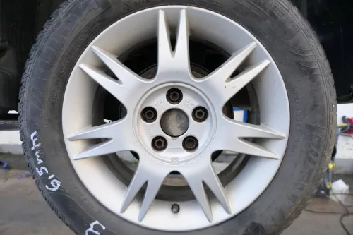 4x Polo 9N Ibiza Alufelgen Reifen 195/60 R15 -ca5-6,5mm Winterreifen 6L0601025A (180875)