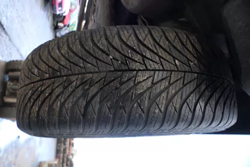 4x Polo 9N Ibiza Alufelgen Reifen 195/60 R15 -ca5-6,5mm Winterreifen 6L0601025A (180875)