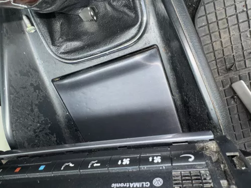 VW Golf 4 Bora Aschenbecher mit Zigarettenanzünder Anzünder Dekor grau (181026)