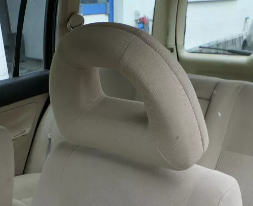 1x VW Golf 4 Bora Kopfstütze vorne oder hinten vorn beige besch Hellbeige