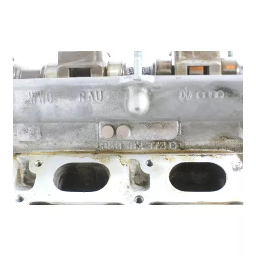 VW Passat 3B A4 Zylinderkopf mit Nockenwellen Ventile AJQ 1,8T APU (181161)