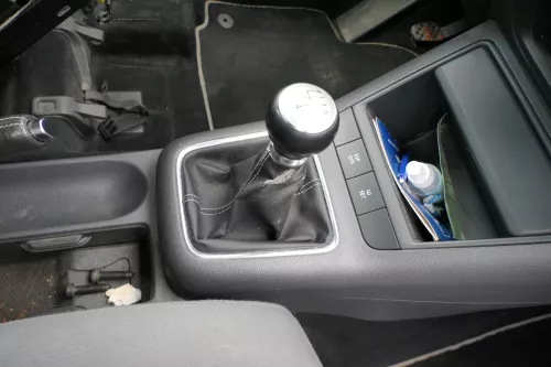 VW Golf Plu Schaltknauf Schaltsack Schaltung Schaltknüppel original 5-Gang Leder (181198)