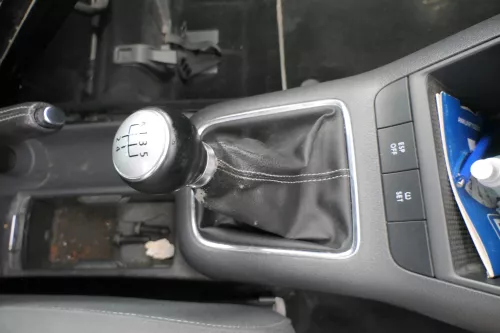 VW Golf Plu Schaltknauf Schaltsack Schaltung Schaltknüppel original 5-Gang Leder (181198)
