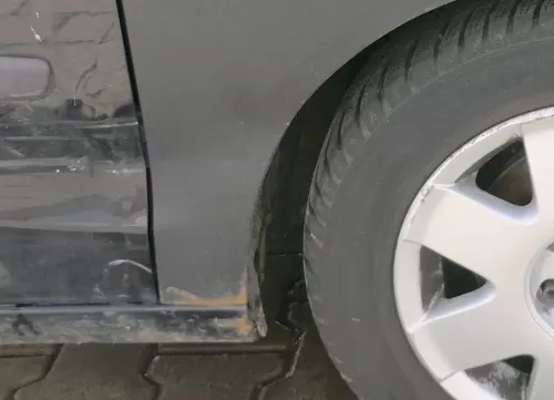 VW Polo 9N3 Kotflügel vorne rechts schwarz matt (181215)