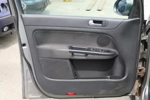 VW Golf Plus 5M 1x Türverkleidung Verkleidung Tür vorne links schwarz 
