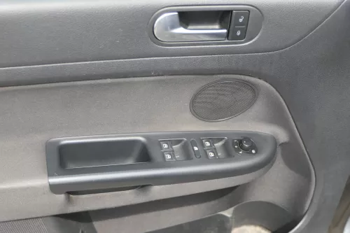 VW Golf Plus 5M 1x Türverkleidung Verkleidung Tür vorne links schwarz  (181349)