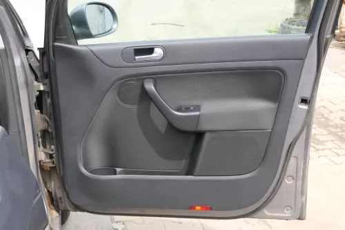 VW Golf Plus 5M 1x Türverkleidung Verkleidung Tür vorne rechts schwarz  (181350)