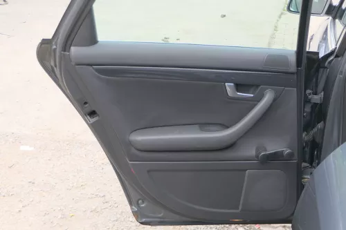 1x A4 8E B6 Türverkleidung Verkleidung Tür hinten links soul schwarz (181406)