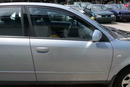 Audi A4 B6 8E nur Türblatt vorne rechts Beifahrertür blau LY7R Kombi+Limo Tür