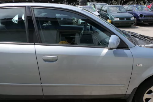 Audi A4 B6 8E nur Türblatt vorne rechts Beifahrertür blau LY7R Kombi+Limo Tür (181471)
