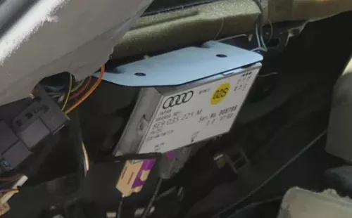 Audi A4 8E B6 Avant Antenne 8E9035225M original Verstärker Antennenverstärker