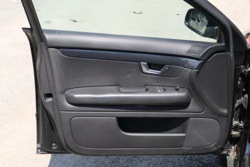 1x A4 8E B6 Türverkleidung Verkleidung Tür vorne links soul schwarz