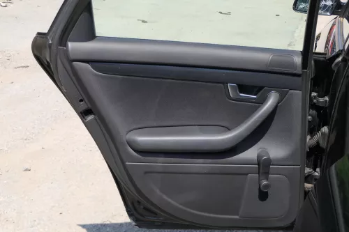 1x A4 8E B6 Türverkleidung Verkleidung Tür hinten links soul schwarz