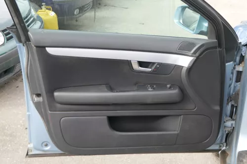 1x A4 8E B7 Türverkleidung Verkleidung Tür vorne links soul schwarz