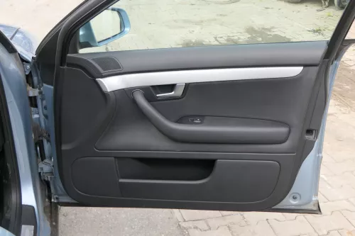 1x A4 8E B7 Türverkleidung Verkleidung Tür vorne rechts soul schwarz