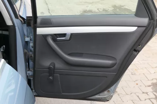 1x A4 8E B7 Türverkleidung Verkleidung Tür hinten rechts soul schwarz (181556)