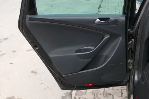 1x VW Passat 3C Variant Türverkleidung Verkleidung Tür hinten links schwarz (181895)