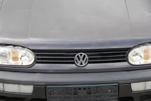 VW Golf 3 Grill Kühlergrill VW Zeichen Logo Grillleiste Leiste  (182147)