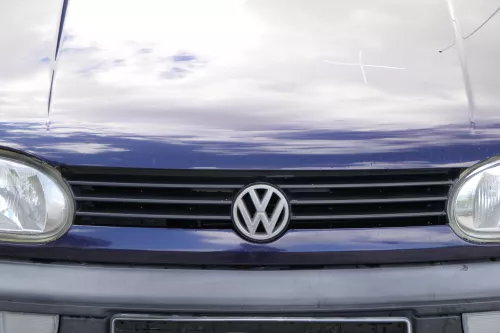 VW Golf 3 Grill Kühlergrill VW Zeichen Logo Grillleiste Leiste blau LC5L (182172)